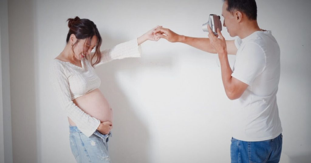 Aktris Korea Pamer Benjolan Bayi Cantiknya Dalam Pemotretan Bersalin